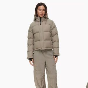 Aritzia Super Puff Taupe Shorty (M)